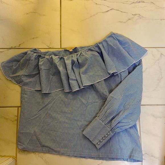 NWT Loft one shoulder seersucker blouse - Picture 2 of 5